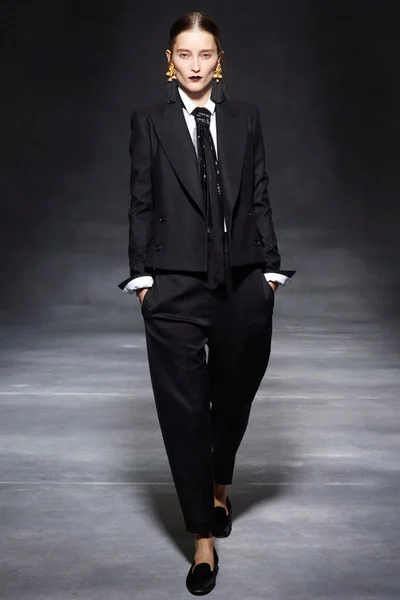 Look 18